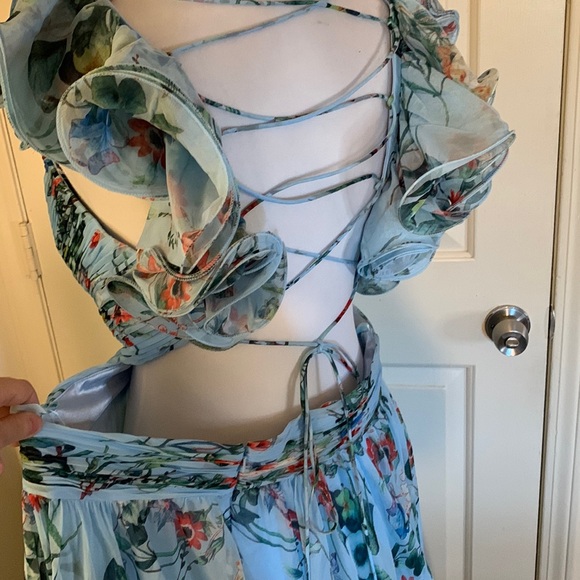 MAC DUGGAL
Indy A-Line Ruffled Back-Lace Chiffon Gown - Picture 12 of 17